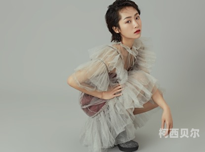 制服与秋霞影视盛典，揭秘AV剧情秋霞招人